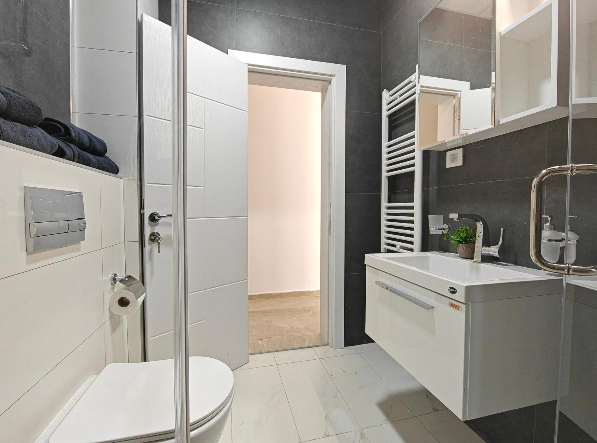 Home Art Apartments Skopje Bagian luar foto
